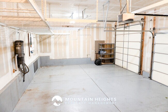 Building Photo - 4071 S Sandpiper Ln