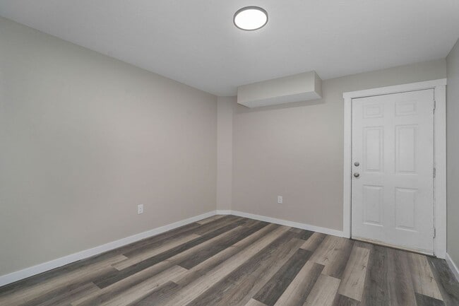 Building Photo - 652 S Jefferson Ave