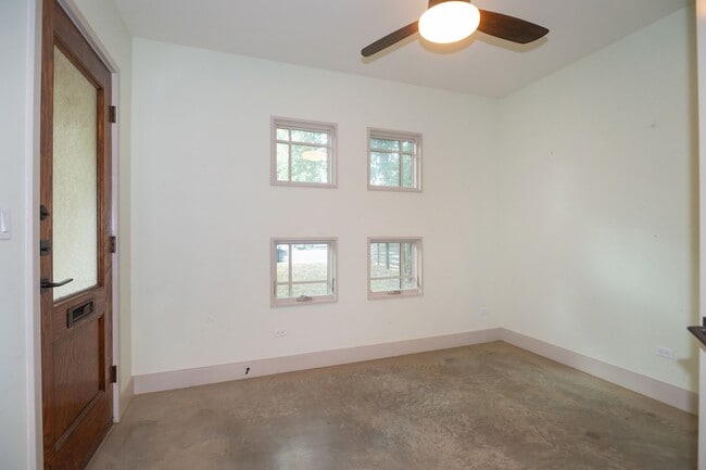 Building Photo - Bouldin Creek Neighborhood - Prime Location - 3/2.5!