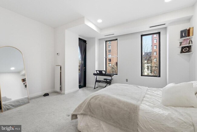 Building Photo - 955 26th St NW