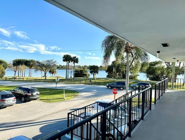 Building Photo - 3080 Lake Osborne Dr
