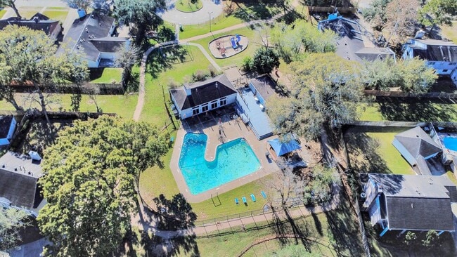 Building Photo - 6222 Vickijohn Dr