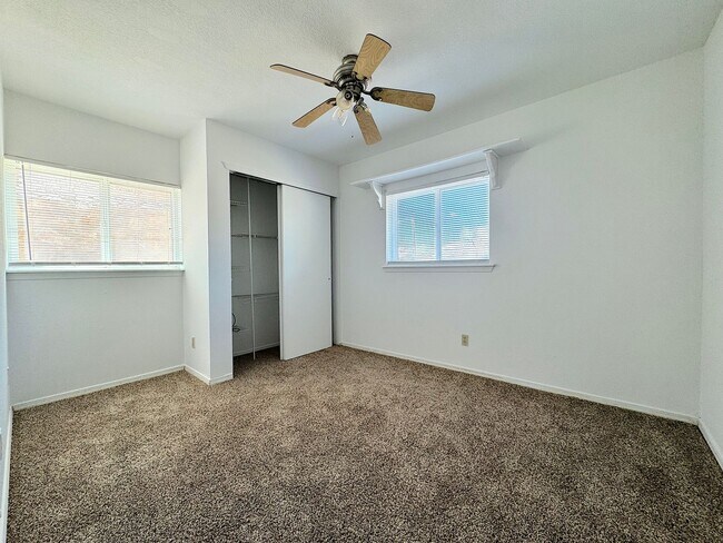 Building Photo - Northeast El Paso 3 Bed Refrig A/C split T...