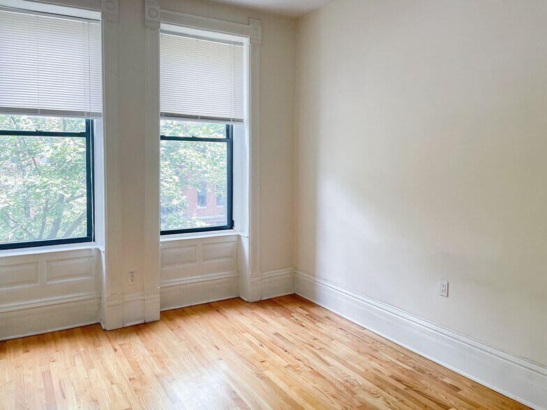 Building Photo - 2954 N Racine Ave