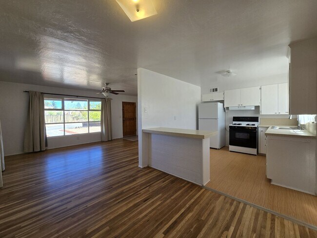 Building Photo - 2412 Rosina St