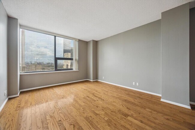 Building Photo - 15 Greenway Plz