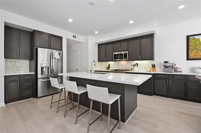 Building Photo - 29 Prominence