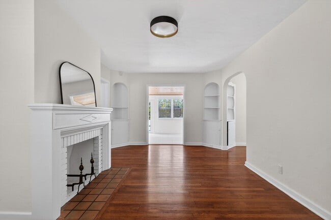 Building Photo - 236 Greymon Dr