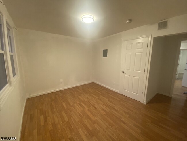 Building Photo - 83 4th St