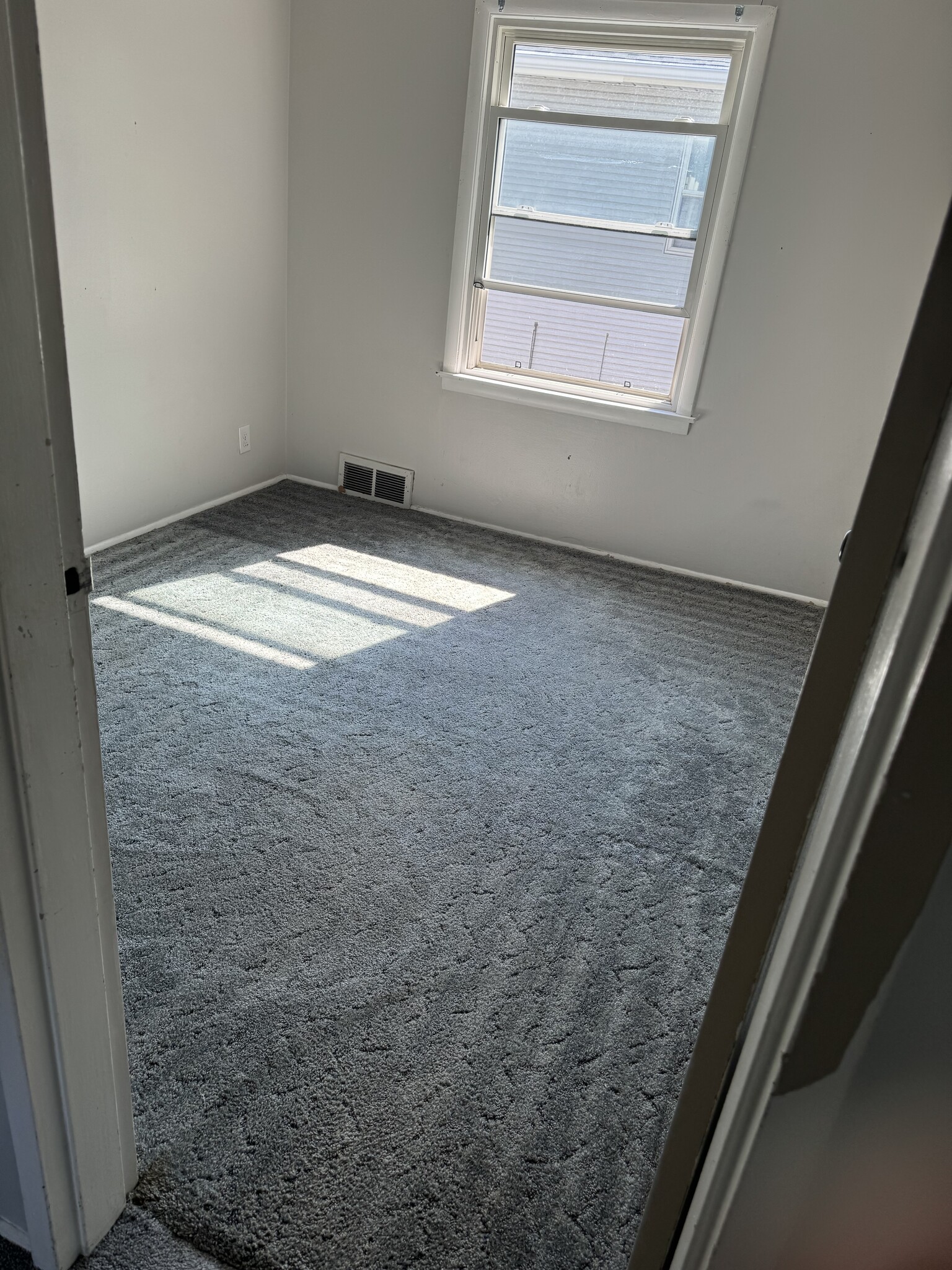 Building Photo - 3857 S 48th St
