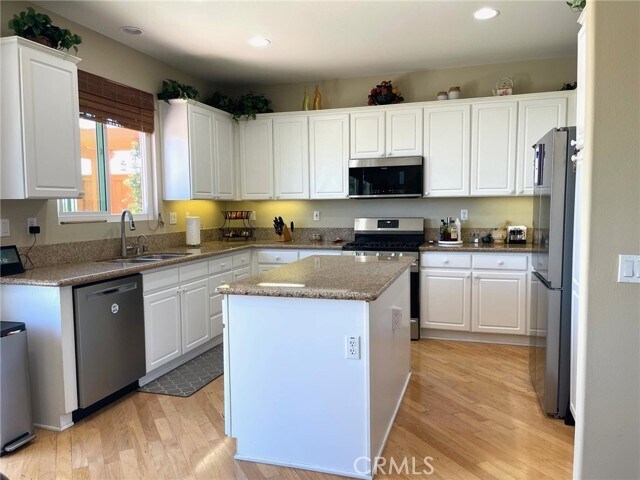 Building Photo - 8835 Fallbrook Way