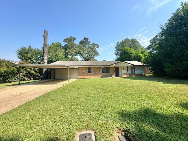 Primary Photo - Spacious 3-Bed, 2-Bath Home with Large Sho...