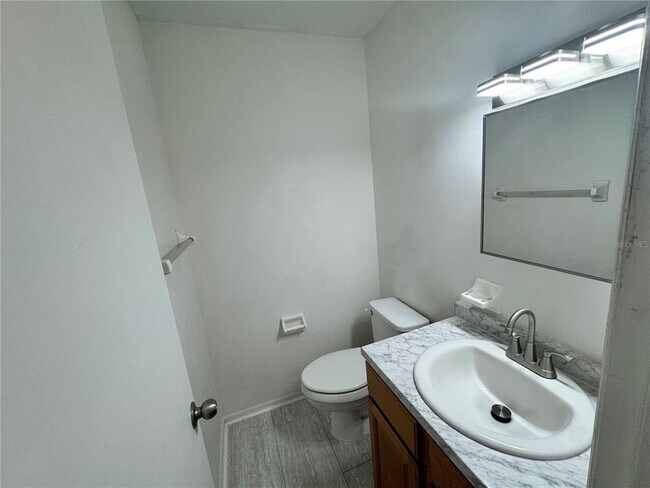 Building Photo - 316 E Primrose Ln
