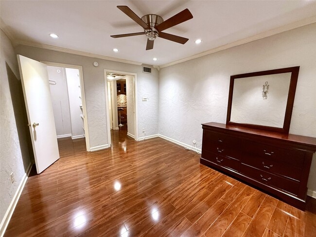 Building Photo - 606 Marshall St