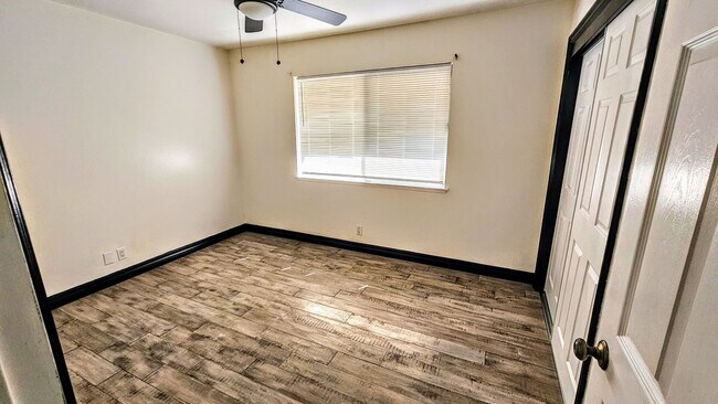 Building Photo - 1042 Lawanda Pl