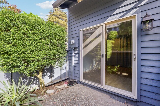 Building Photo - 4621 SW Caldew St
