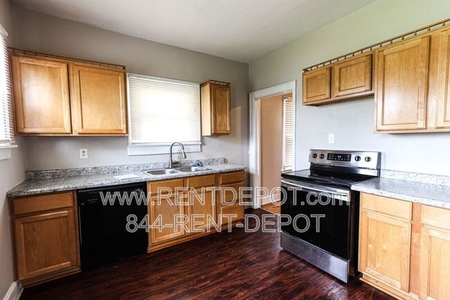 Building Photo - 408 Richardt Ave