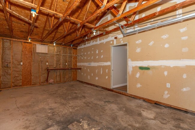 Building Photo - 3 bed/2 bath Single Family Home in Martins...