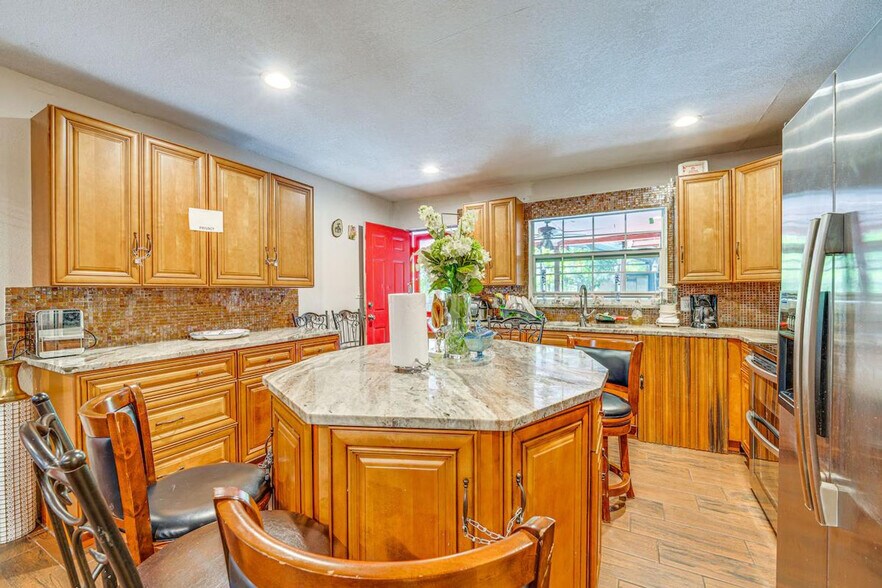 Building Photo - 281 W 18th St