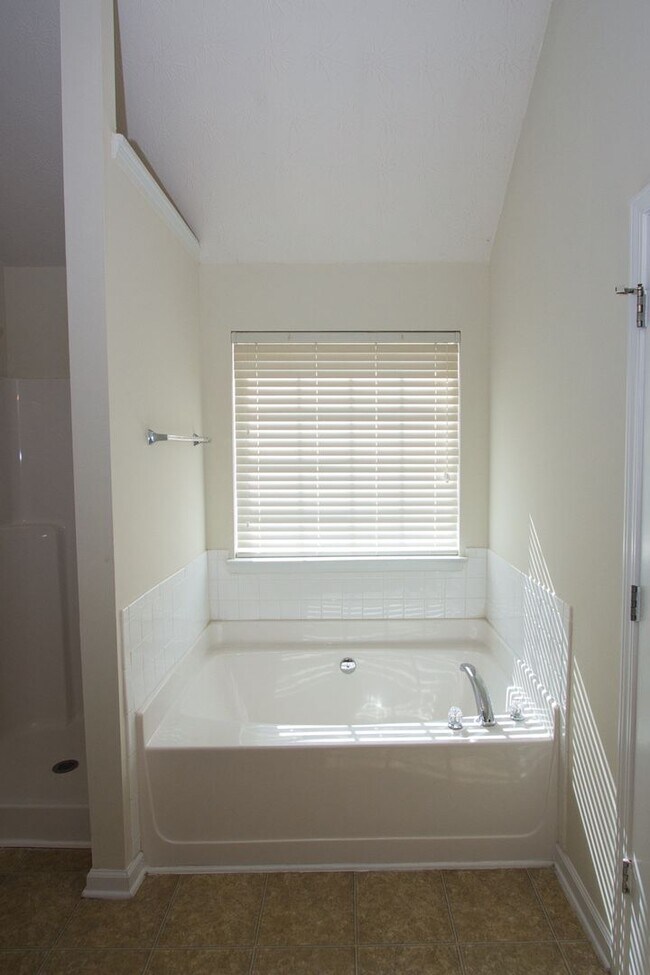 Building Photo - Available Now! – Beautiful 4-Bedroom Home in Loganville, GA!