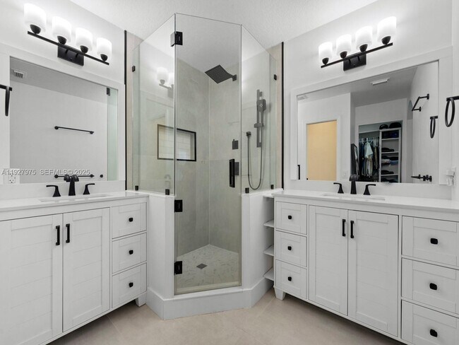 Building Photo - 12881 SW 49th Ct