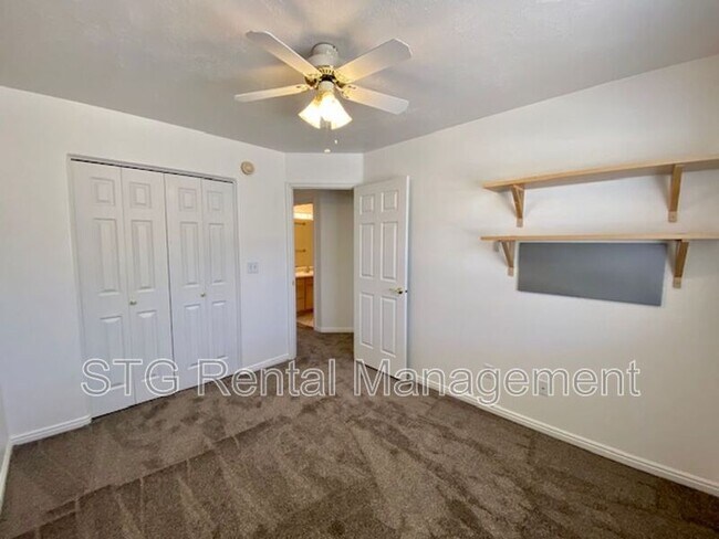 Building Photo - 2215 Chandler Dr