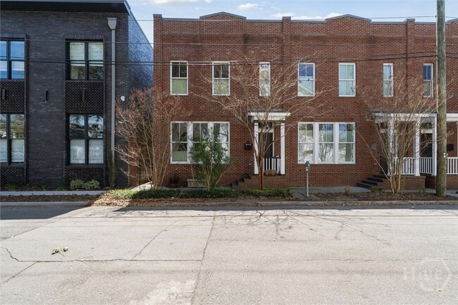 Building Photo - 303 Alice St