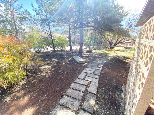 Building Photo - HOUSE - VILLAGE OF OAK CREEK