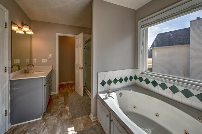 Building Photo - 2234 Oak Falls Ln