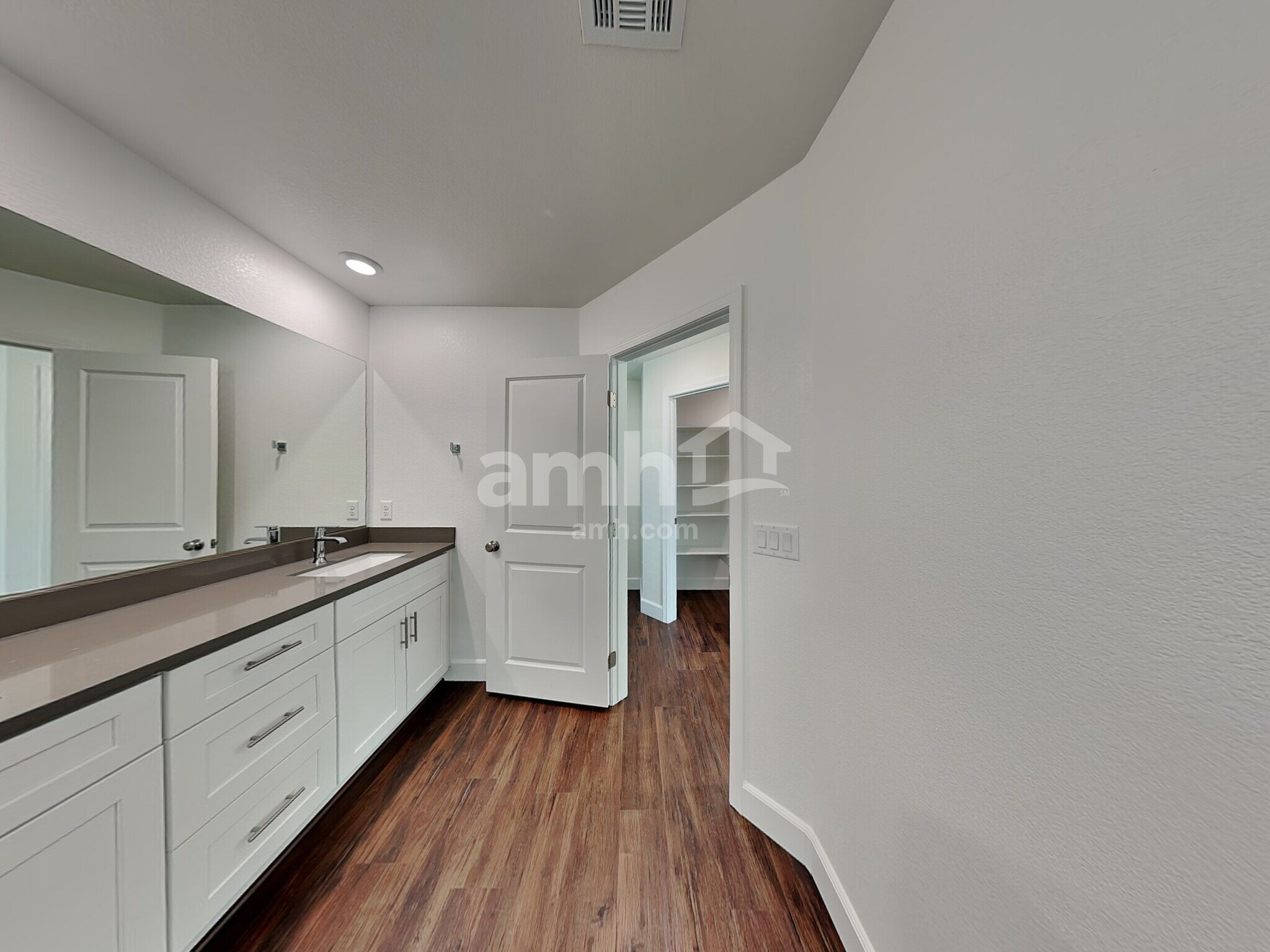 Building Photo - 836 Longwood Gdns St