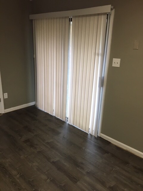 Building Photo - 1498 Summerhill Dr