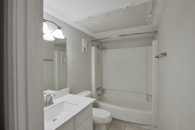 Building Photo - 12955 Woodforest Blvd