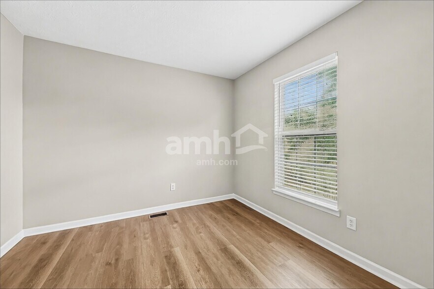 Building Photo - 111 Leather Leaf Ln