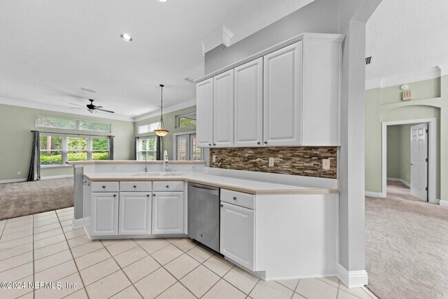 Building Photo - 7851 Heather Lake Ct E
