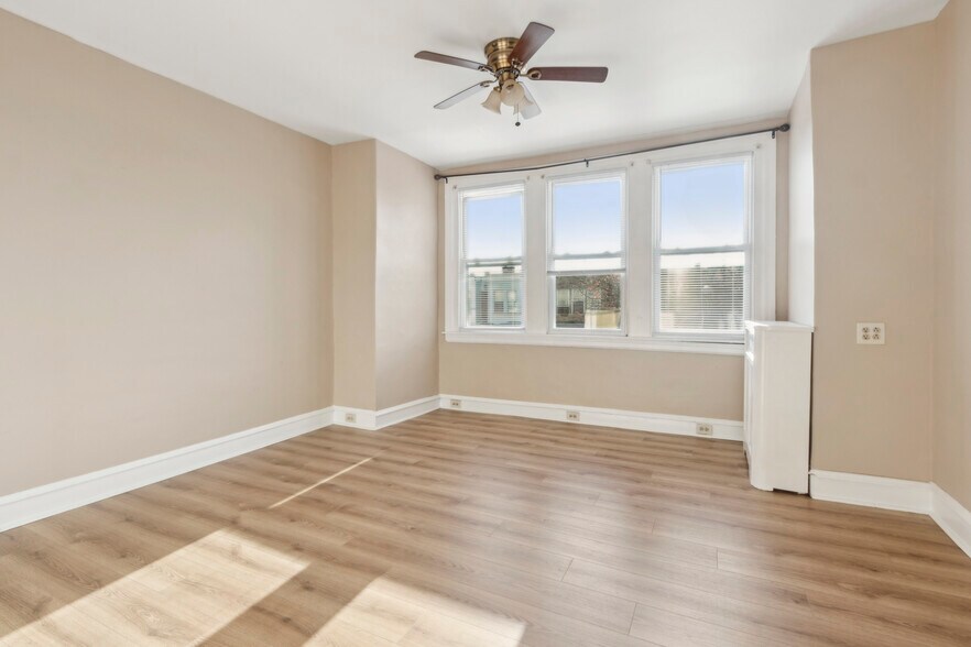 Building Photo - 5122 N Hutchinson St