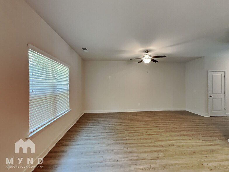 Building Photo - 10170 Benton Woods Dr