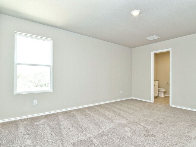 Building Photo - 1950 SF Home in San Antonio - 4 BR /2 BA - WATERWHEEL!!!