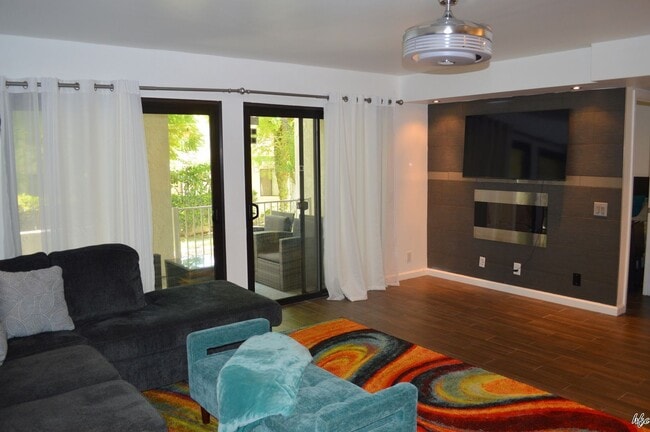 Building Photo - 2BD Ground Floor Condo in Gated Gardens Po...