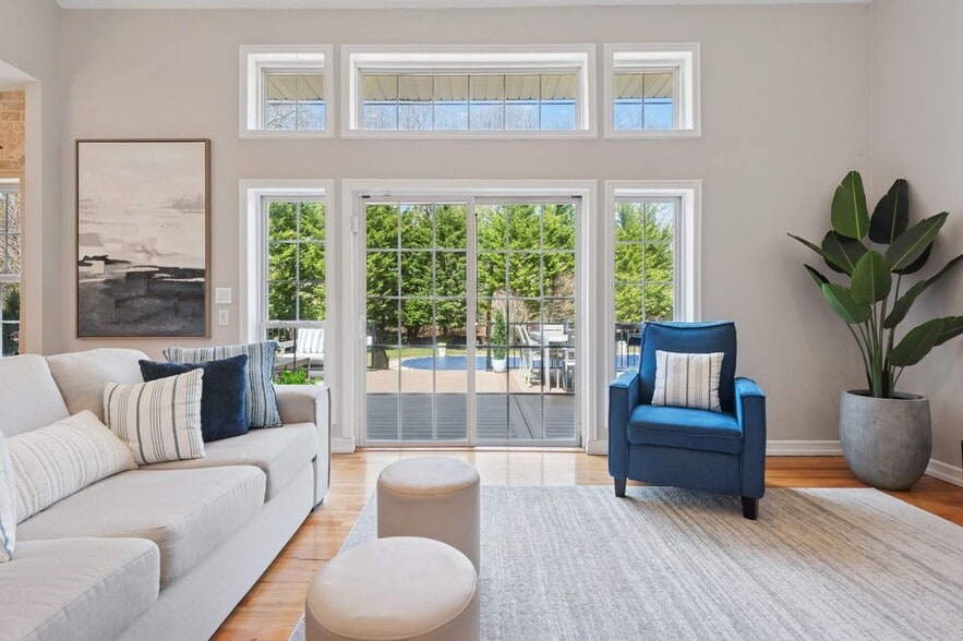 Building Photo - 39 Hollow Ln