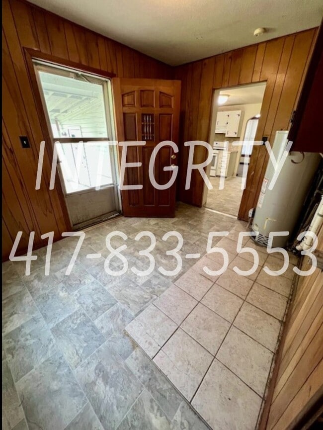 Building Photo - 1631 E 8th St N