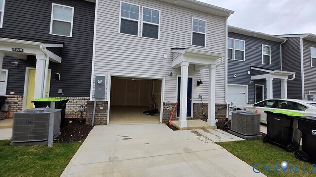 Building Photo - 6013 Banyan Ln