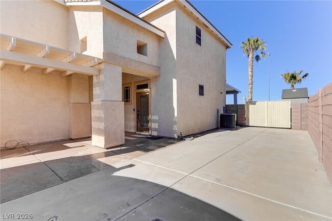 Building Photo - 860 Viento Del Montagna Ave