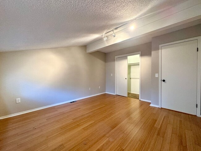 Building Photo - 4 Bedroom/ 2.5 Bathroom Home in Tanglewood...