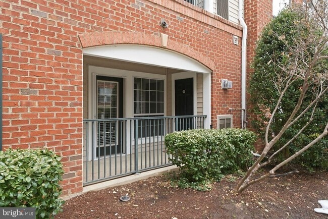 Building Photo - 4850 Eisenhower Ave