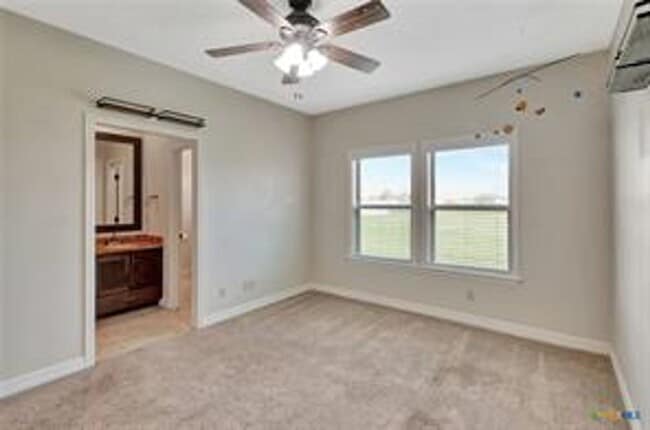 Building Photo - Great Home on  1 acre