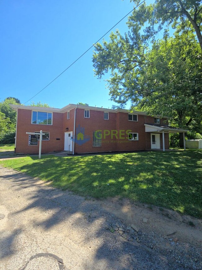 Building Photo - Newly remodeled 4-bedroom, 3-bath home in Pittsburgh