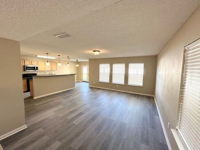 Building Photo - 4 Ryecrest Ln