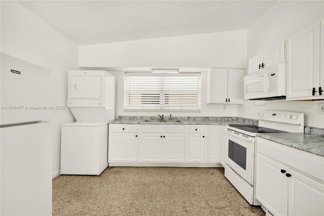 Building Photo - 1236 NE 109th St