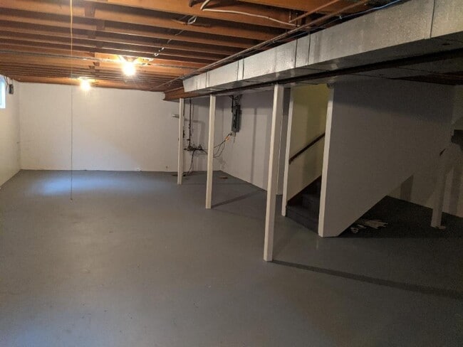 Building Photo - 298 Cranbrook Dr