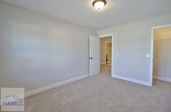 Building Photo - 220 Fairview Dr NE